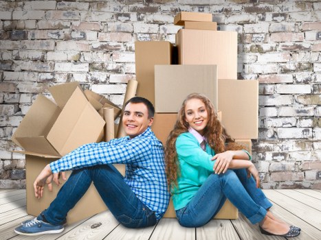 Packing and wrapping household items for a Chiswick move
