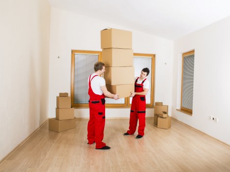 Local moving team providing packing and unpacking services in Chiswick